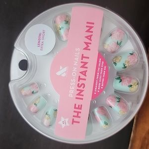 Set of Floral Press-Ons